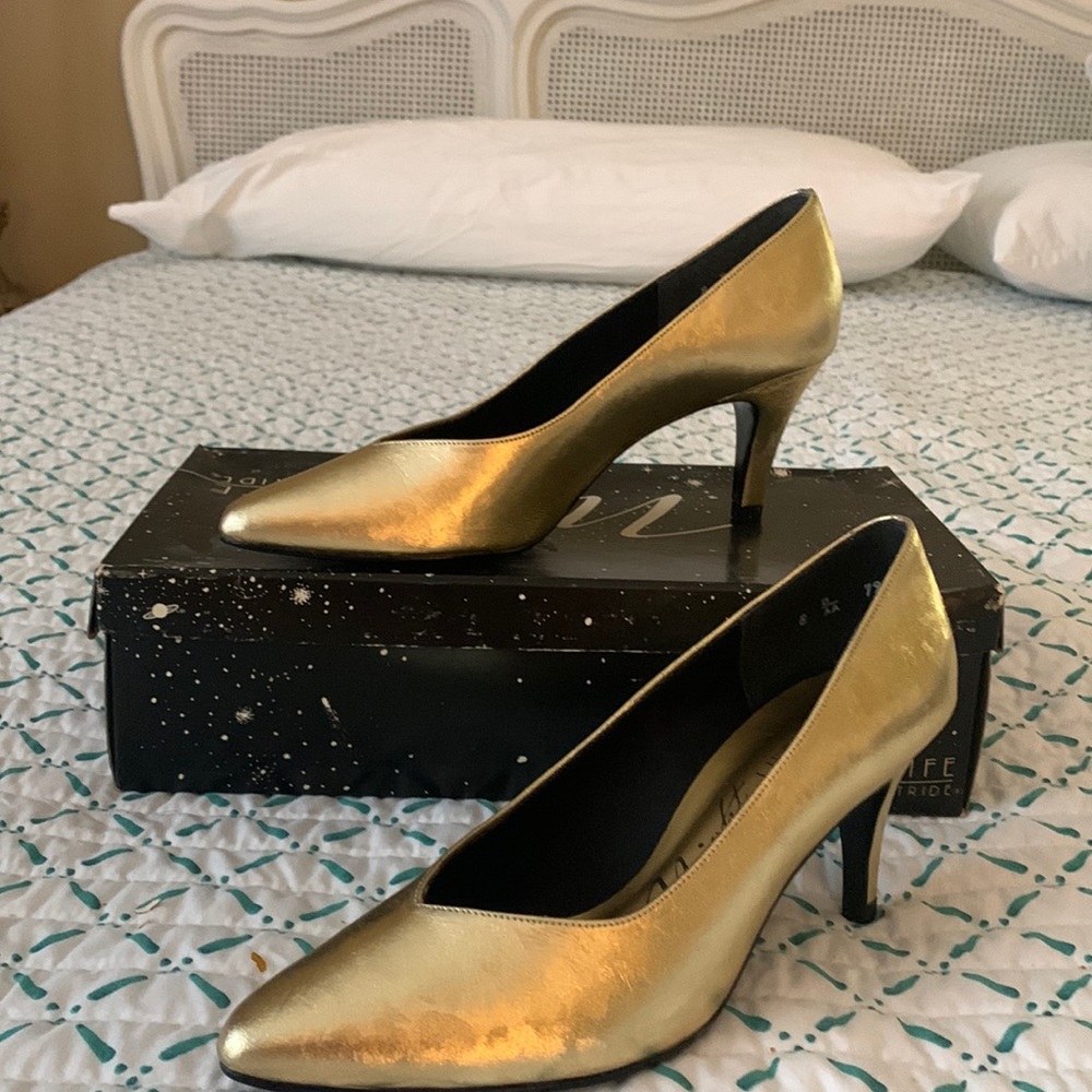 Night life by Life Otride Gold heels
